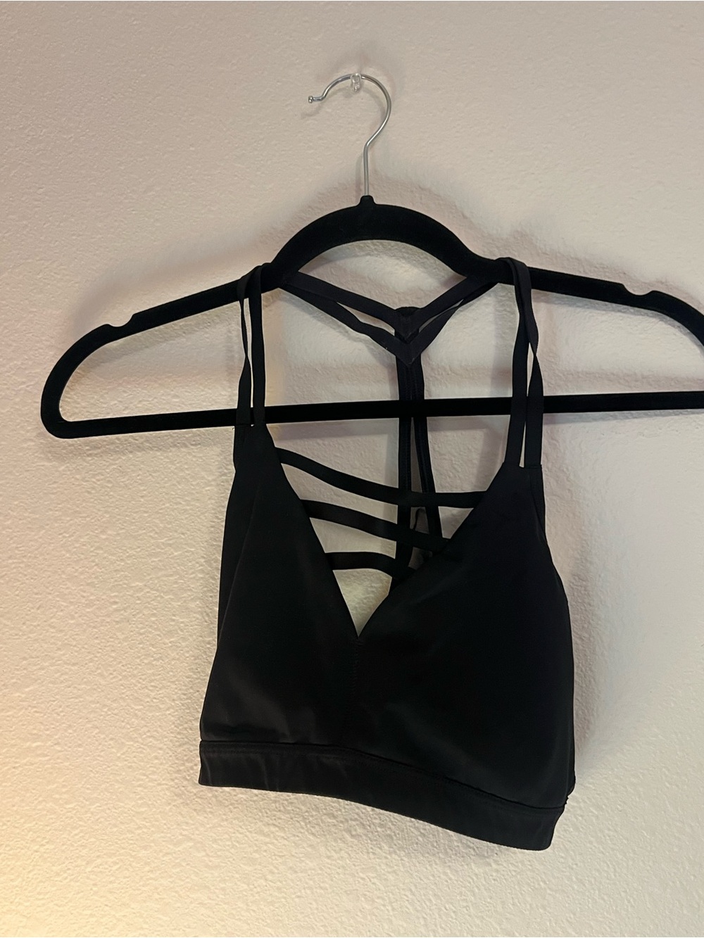 Victoria’s Secret Black Strappy Sports Bra (M)